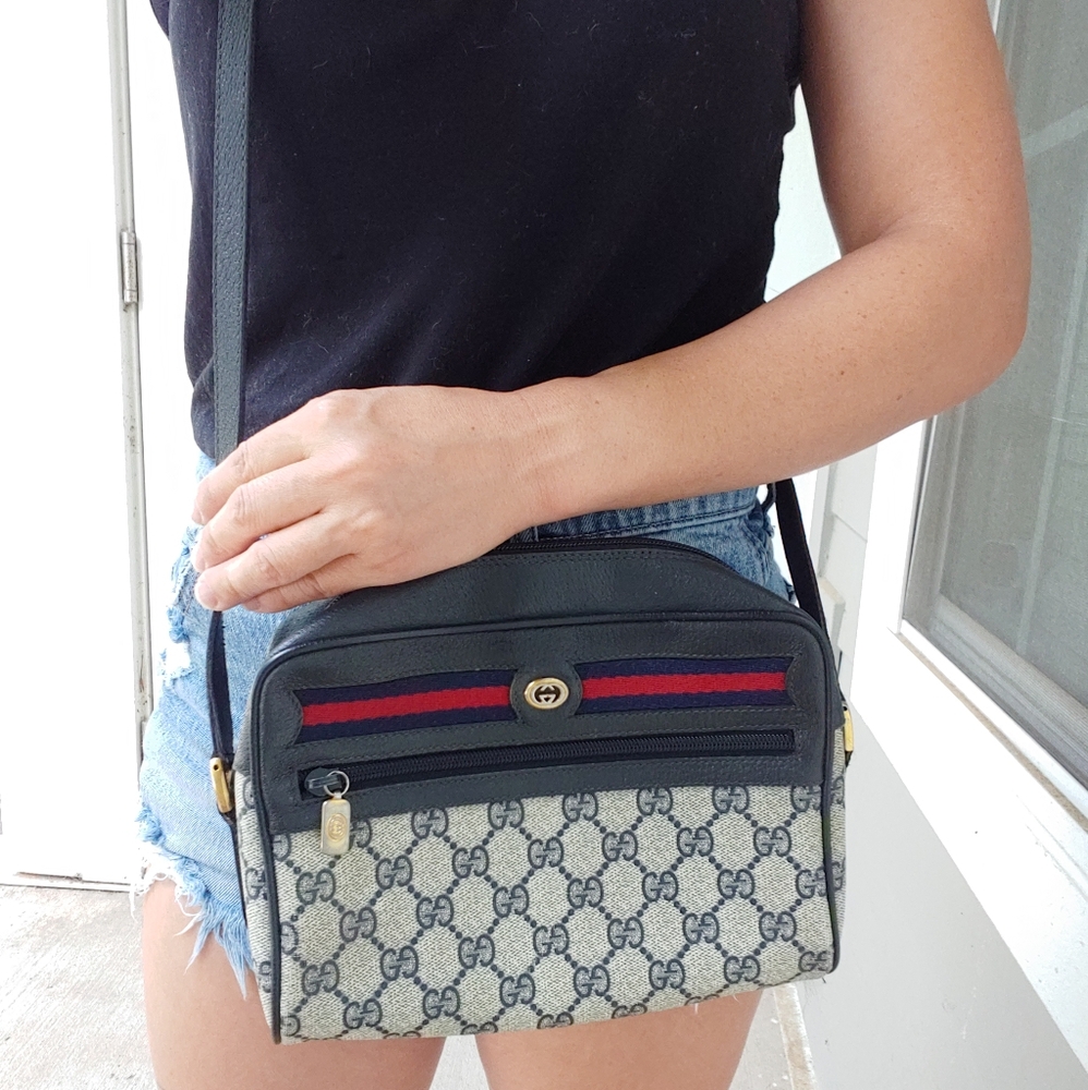 Authentic Vintage Gucci GG Monogram Supreme Sherry Web Ophidia Shoulder Bag